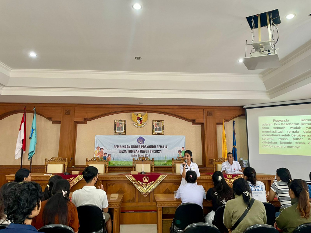 KEGIATAN PEMBINAAN KADER POSYANDU REMAJA DI KANTOR DESA TUMBAK BAYUH